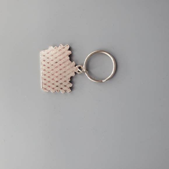 Canada Leaf Souvenir Keychain - Picture 3 of 4